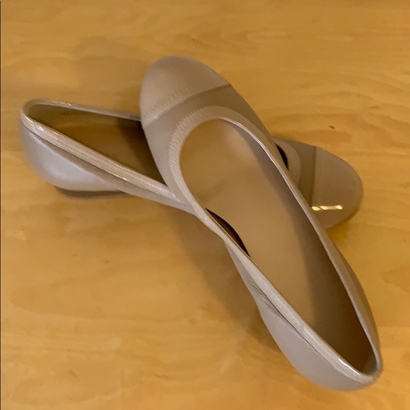 Cole Haan Like New Tan Wedge Size 9 Like New - Picture 4 of 7